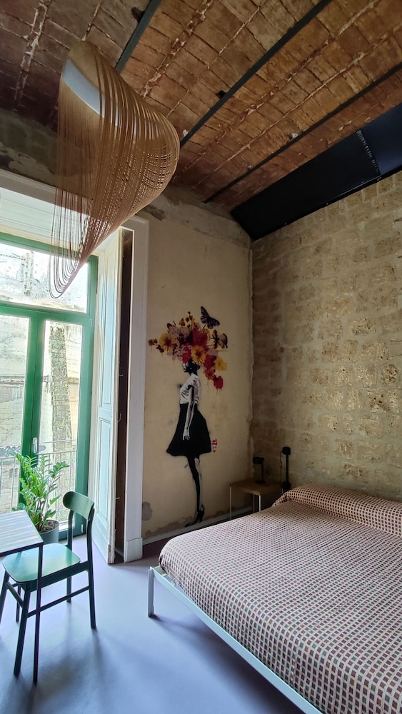 4 BEDROOMS, APARTMENT