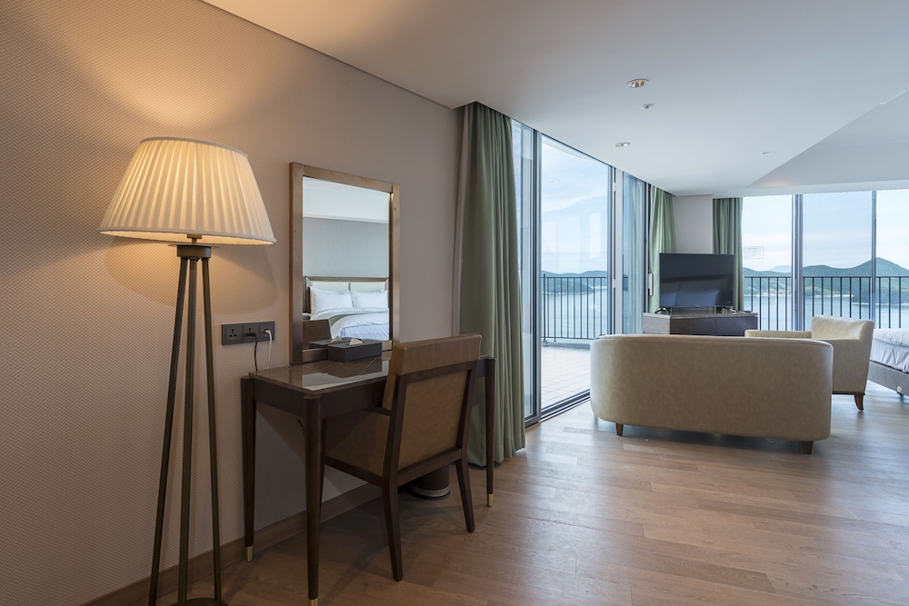 Stanford Hotel & Resort Tongyeong 30/57