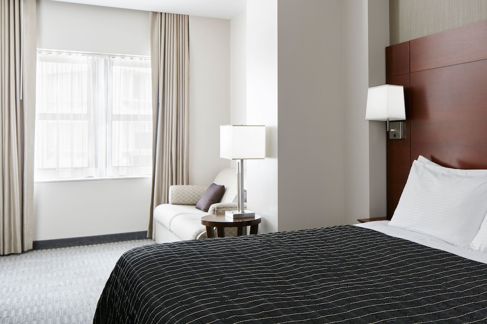 River Hotel 18/43