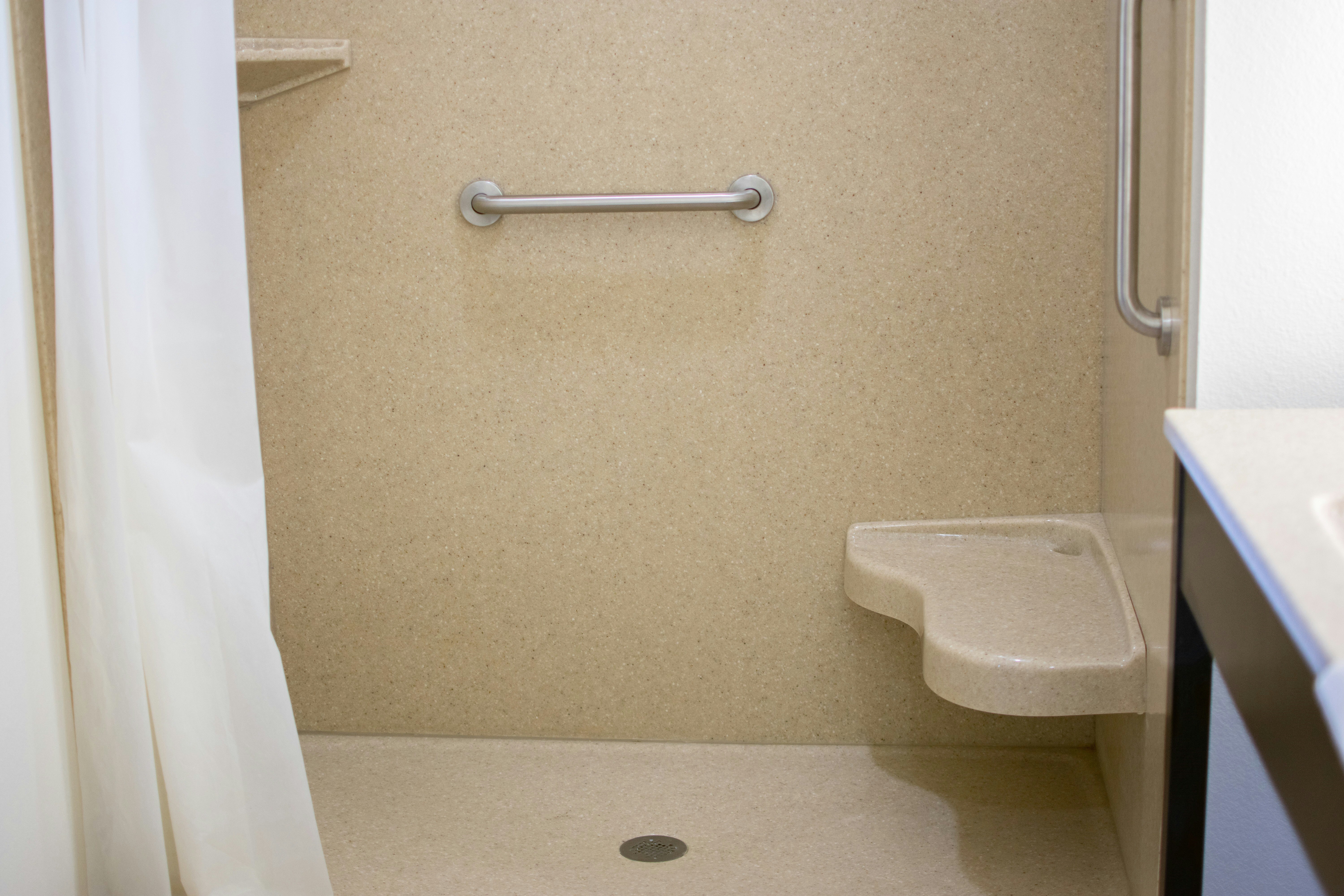Boarders Inn & Suites by Cobblestone Hotels - Syracuse 23/25