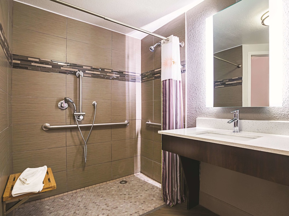 La Quinta Inn Suites By Wyndham Dallas Plano West 20/45