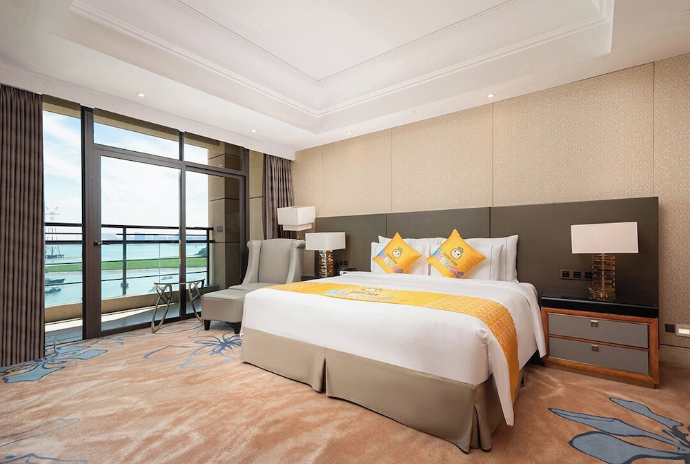 Family Suite, 1 King and 1 Single Beds, Jangle View