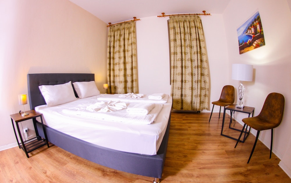 2 BEDROOMS, PREMIUM, SUITE, 2 BATHROOMS