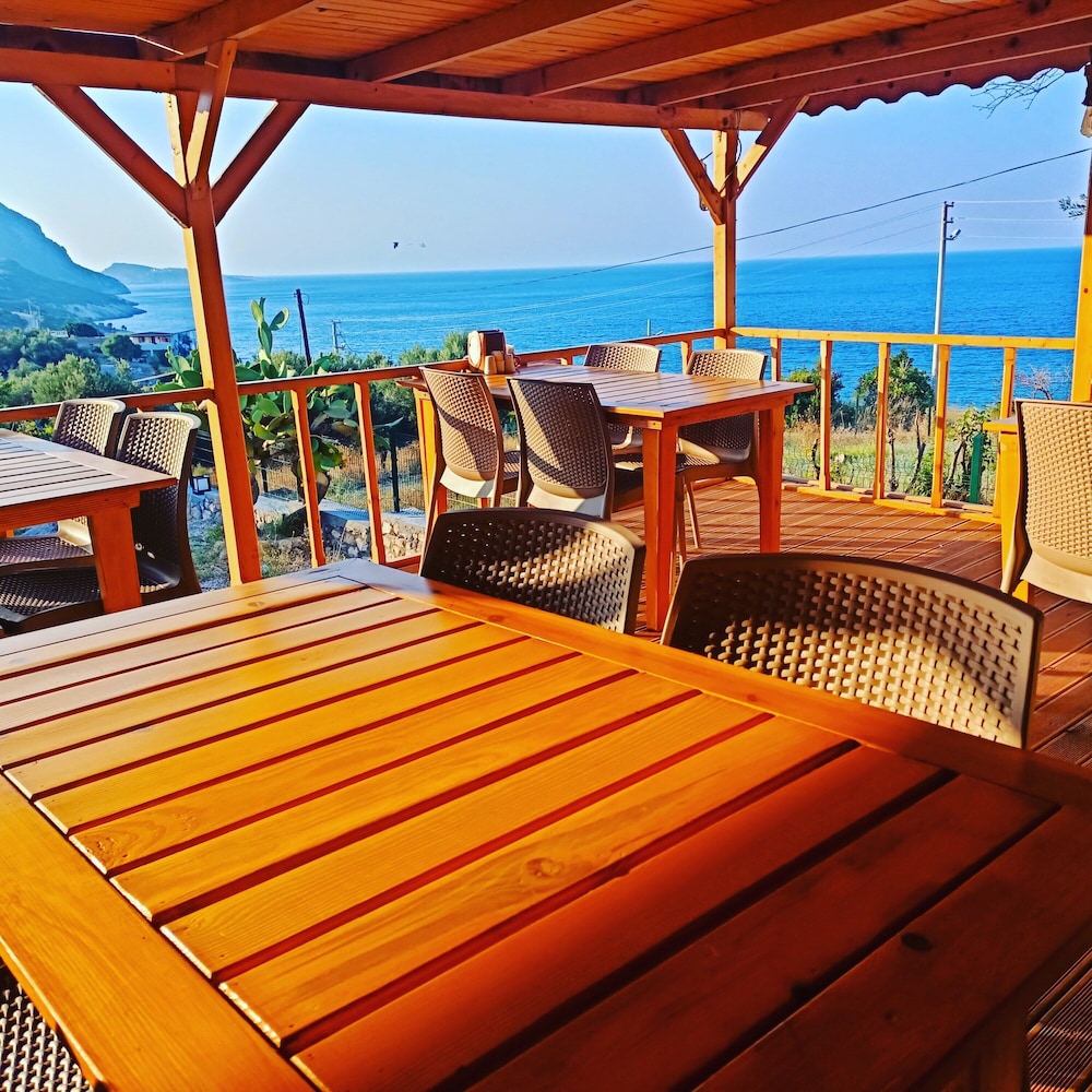 Hayela Bungolow Otel ve Restaurant Karaburun 14/34