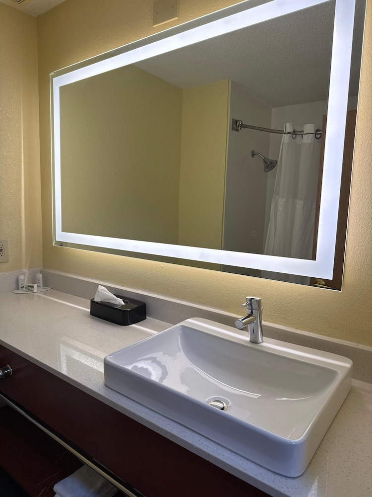 Baymont by Wyndham Mishawaka South Bend Area 46/49