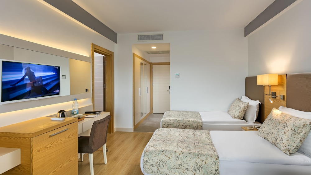 Glamour Resort Spa 30/70