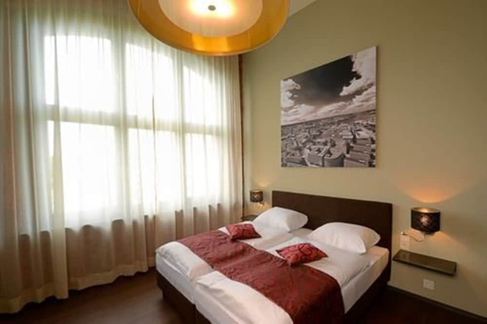 Hotel Volksschule 39/66