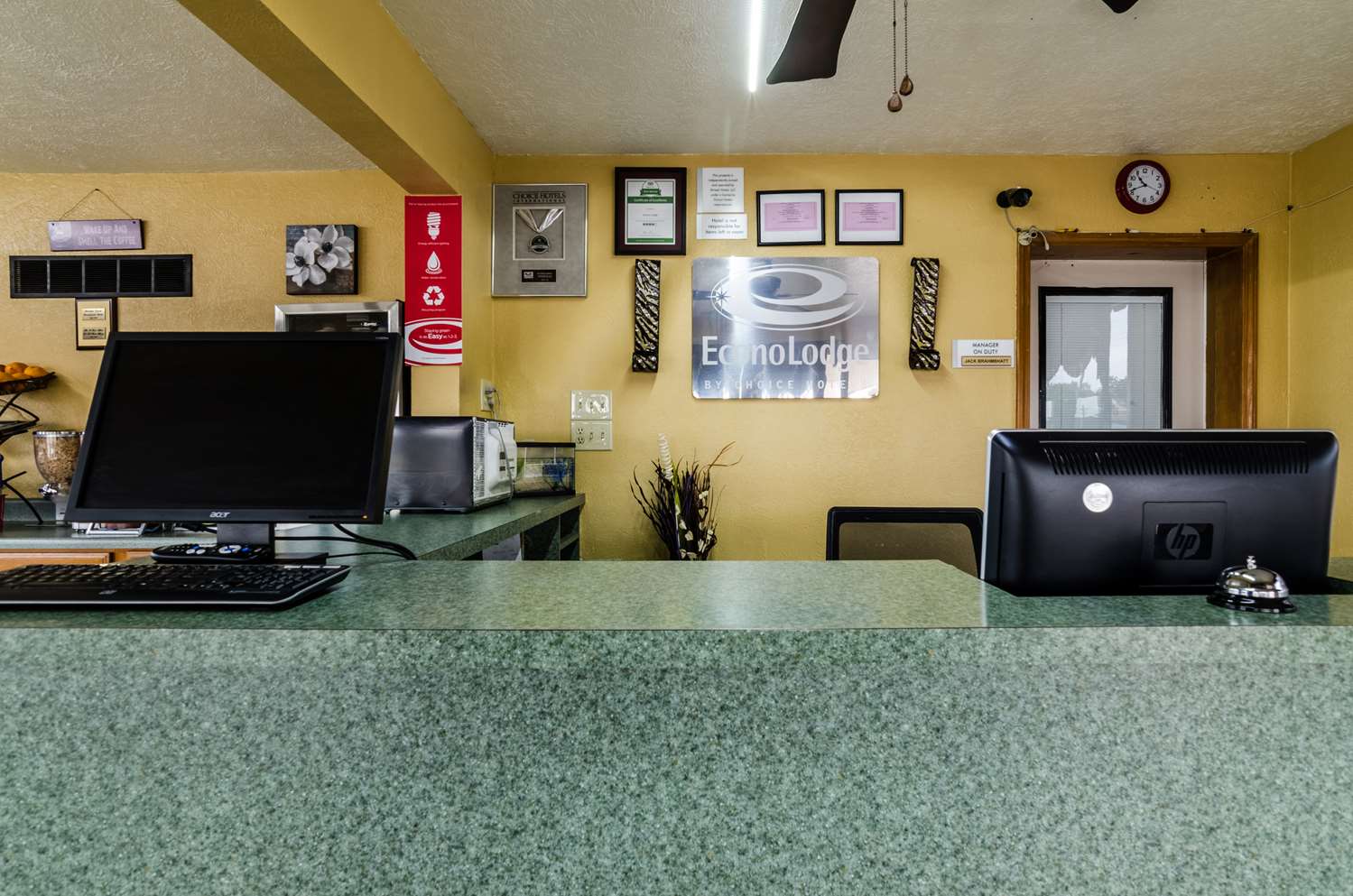 Econo Lodge Winfield 18/24