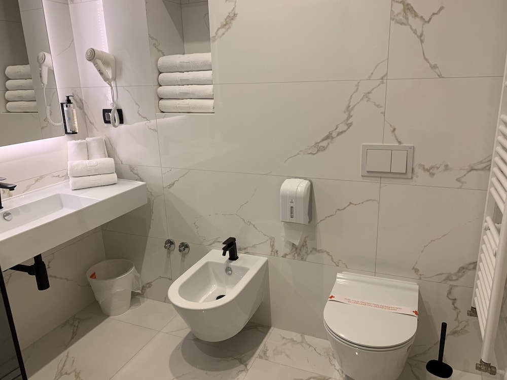 Hotel Leone 57/60