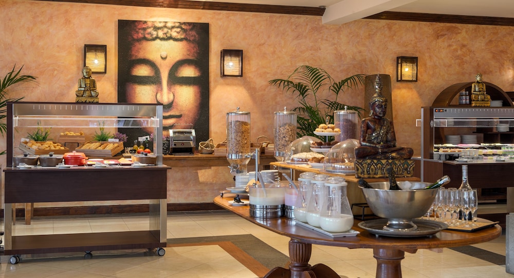 Regency Country Club Hotel 46/53