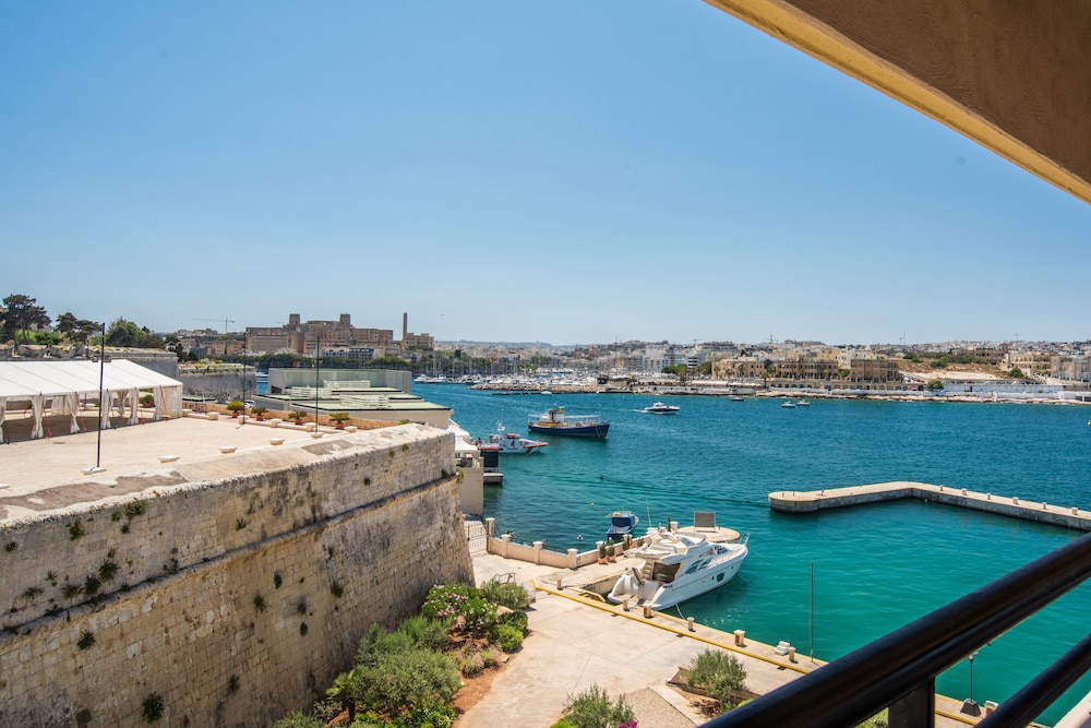 Grand Hotel Excelsior 38/50