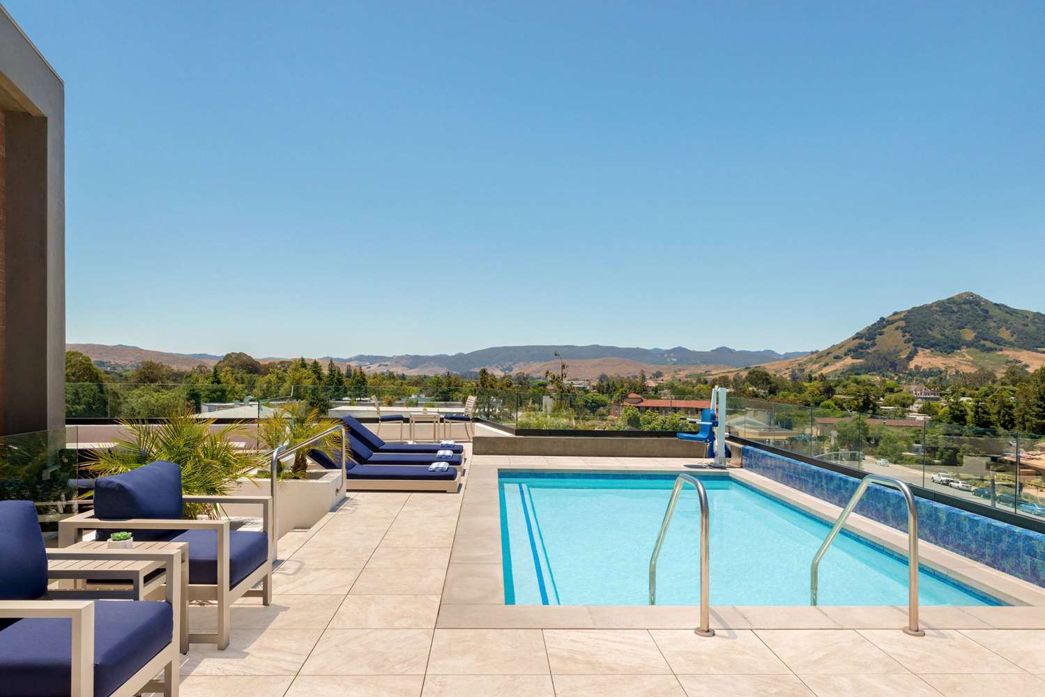 La Quinta Inn And Suites By Wyndham San Luis Obispo Downtown 29/65