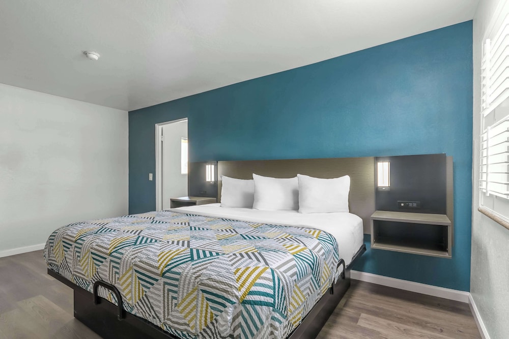 Studio6 Suites Madera, CA - Yosemite 27/51