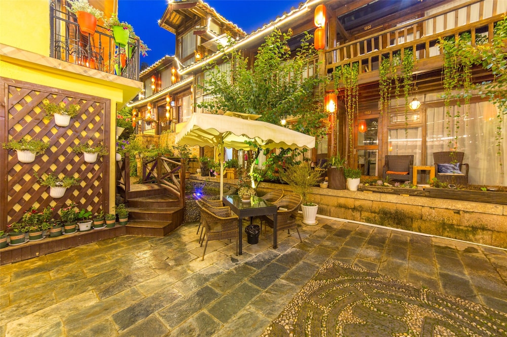 C'est La Vie Boutique Inn 47/50