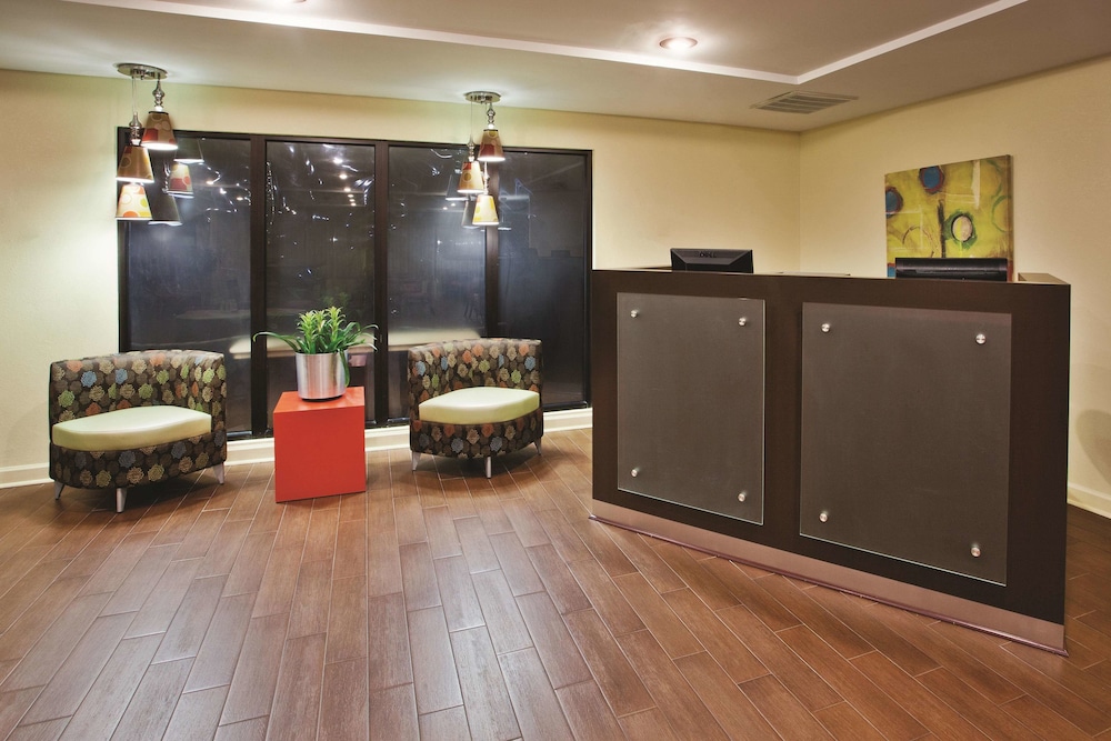 La Quinta Inn and Suites by Wyndham Florence 10/47