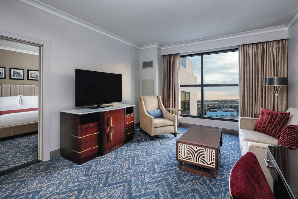 The Higgins Hotel New Orleans, Curio Collection by Hilton 44/77