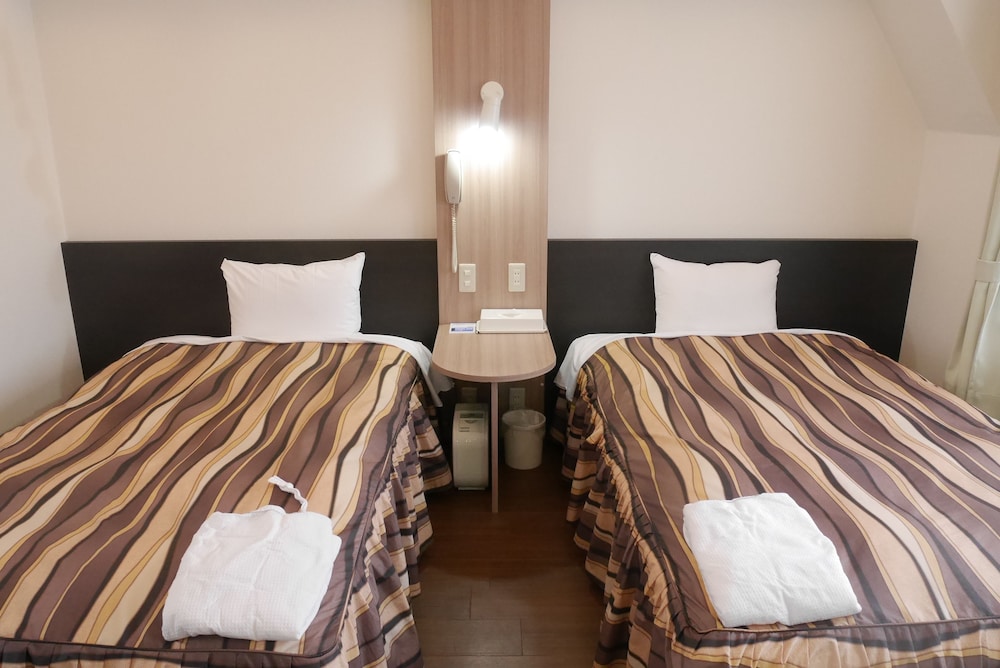 ROOM, TWIN BEDS, SMOKING