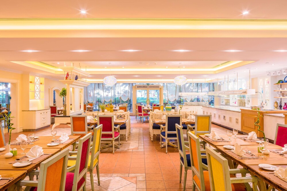 restaurant cafeteria