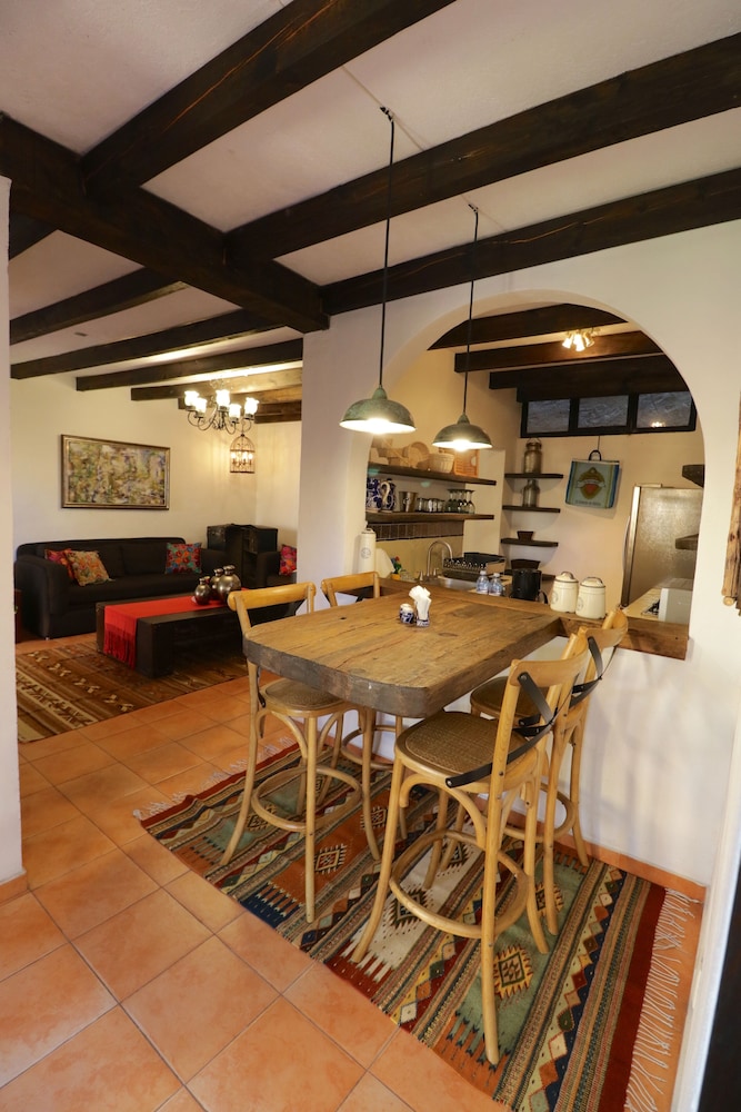 Casa Mia Suites 56/72