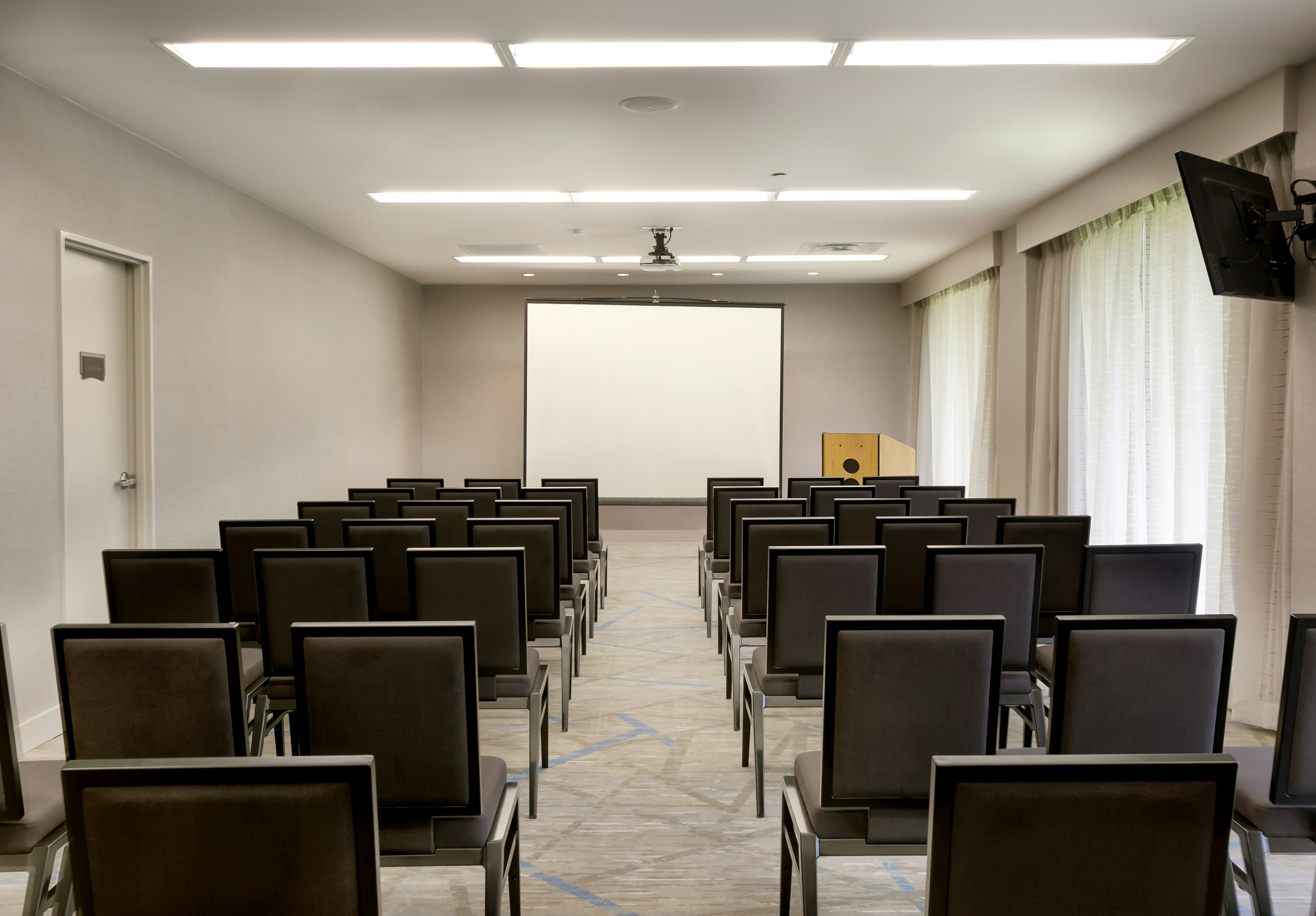 DoubleTree by Hilton Hotel & Suites Houston by the Galleria 16/26