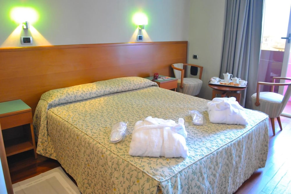 SENBHOTEL 10/34