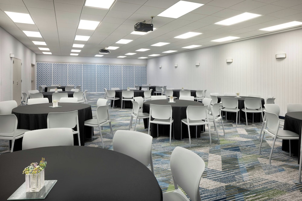 Springhill Suites Wichita Airport 62/69