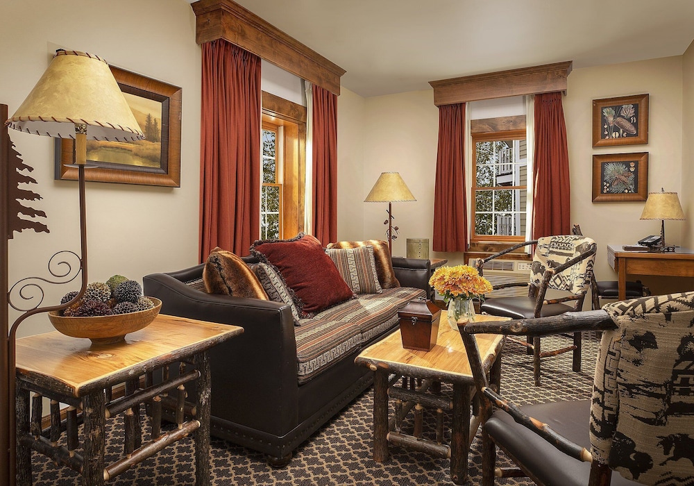 Parkway Inn 37/64