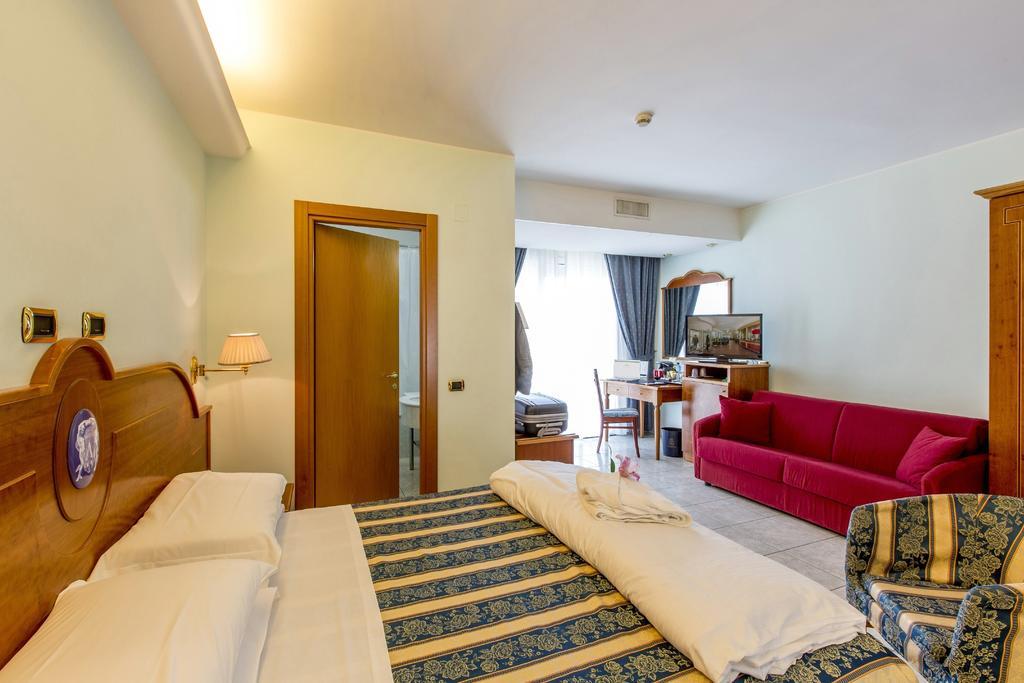 Hotel Ambassador 14/22