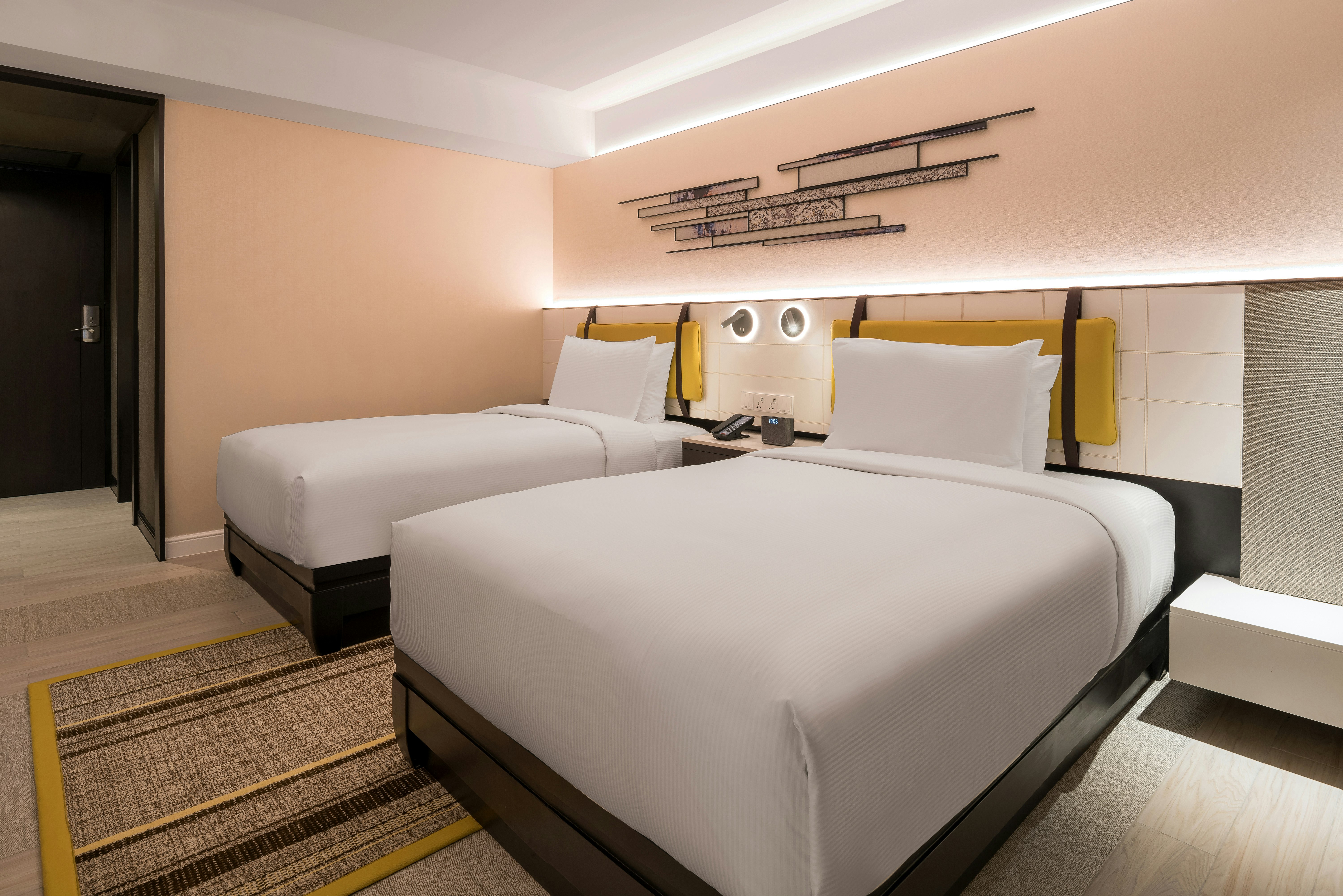 DELUXE, TWIN BEDS