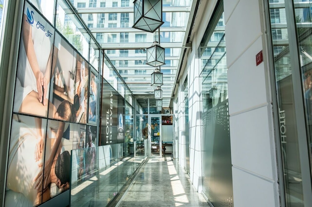 Discovery Hotel 65/69