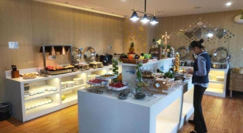 Echarm Hotel Yingshang Wuzhou Wanhui Square 11/50