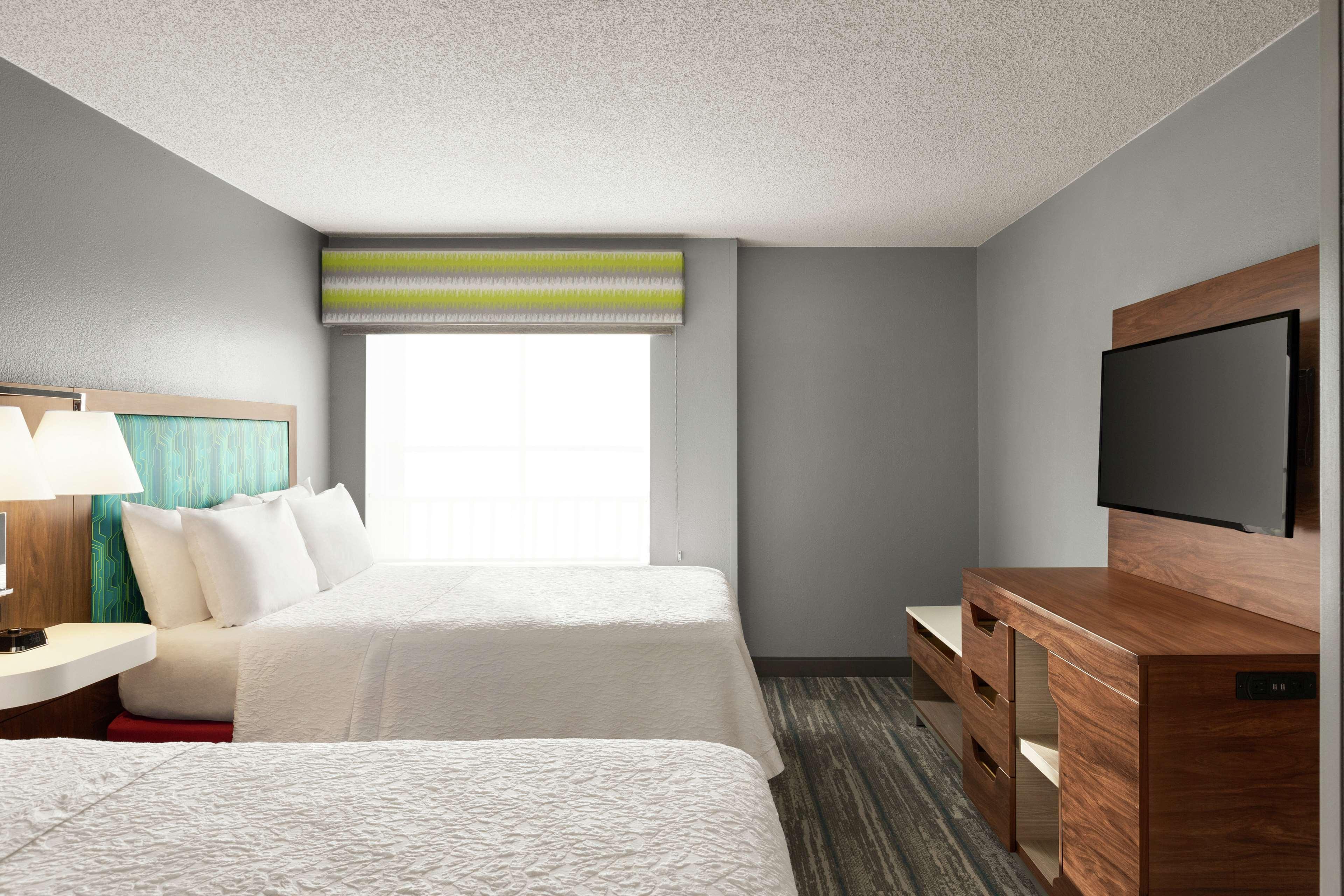 1 BEDROOM, SUITE, 2 DOUBLE BEDS, SOFA, KITCHEN