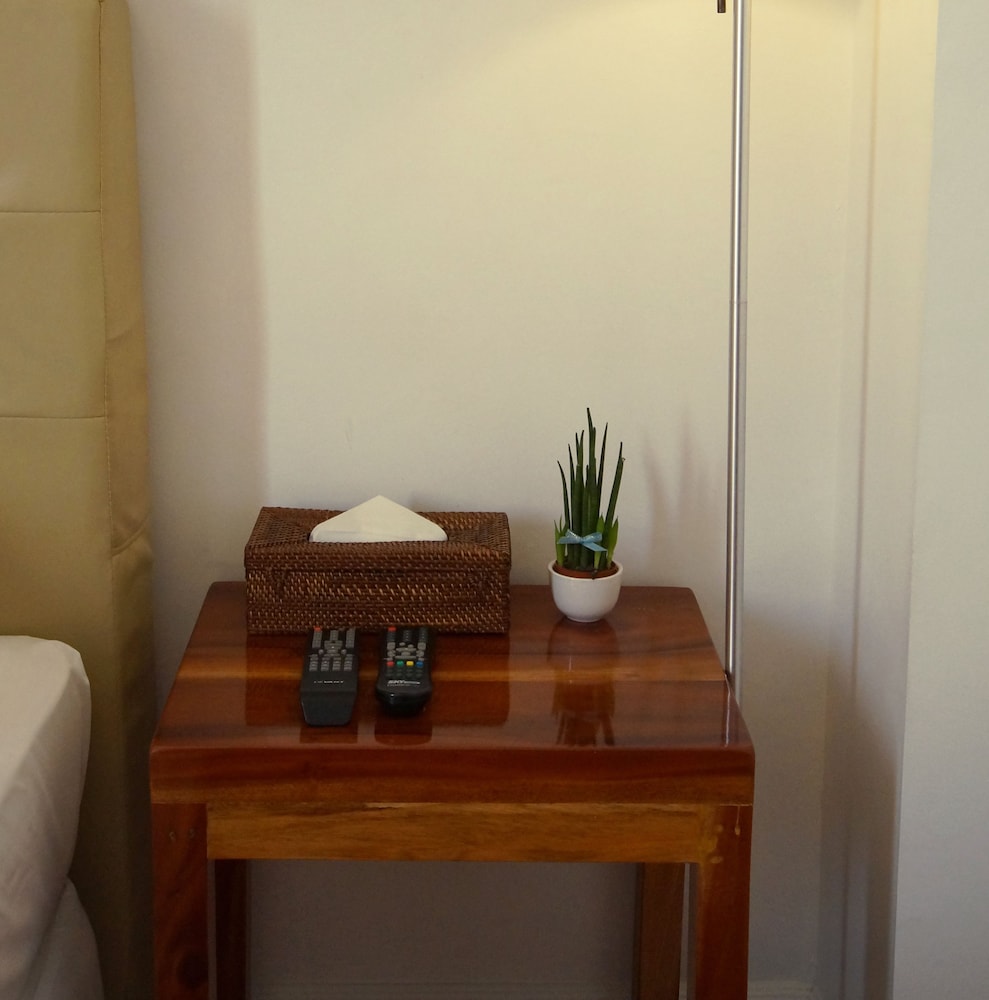 Makati Riverside Inn 53/54
