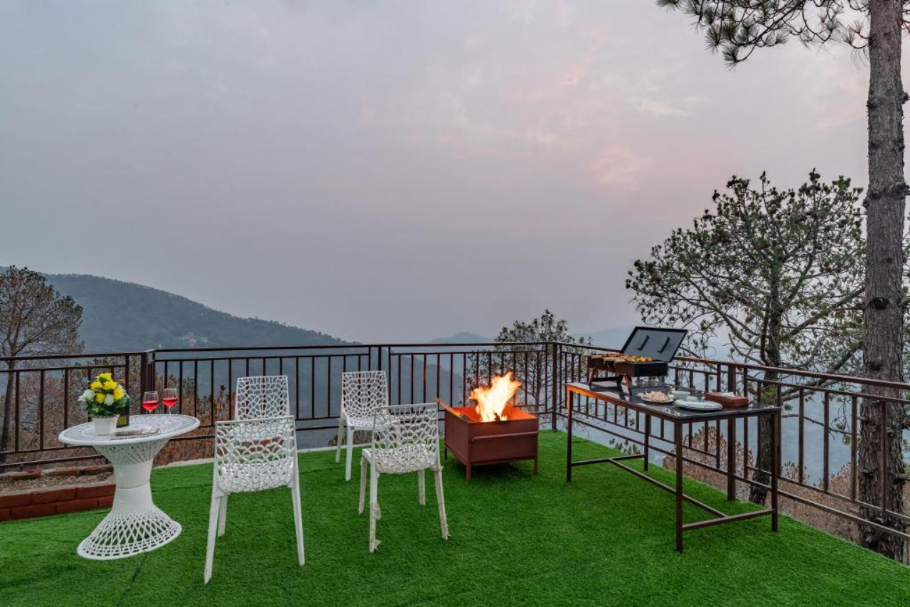 Alaya Stays 5 BHK with Hill View Querencia 12/18