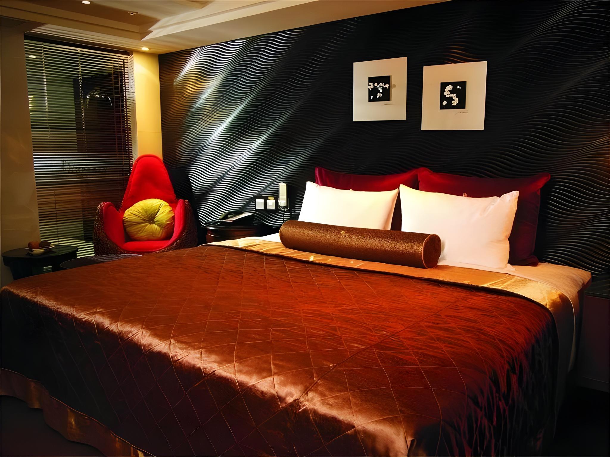 DELUXE, DOUBLE BED