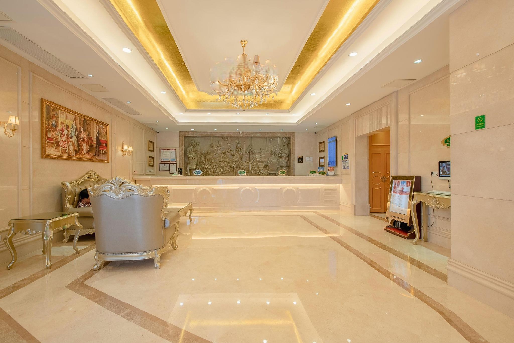 Vienna Hotel (Shenzhen Luohu Port Railway Station) 13/36