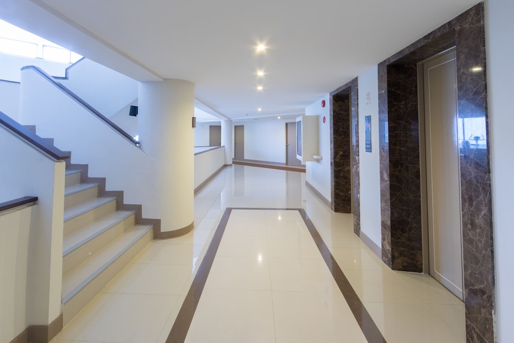 Thomson Hotel Huamark 6/50