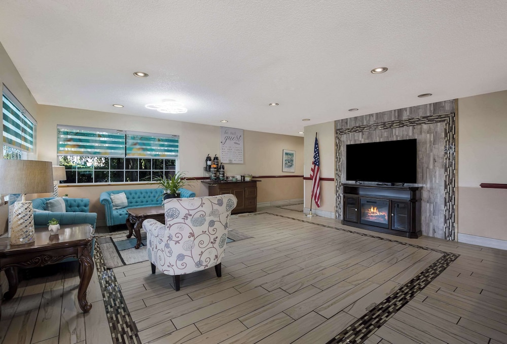 Quality Inn and Suites Medford Airport 35/51