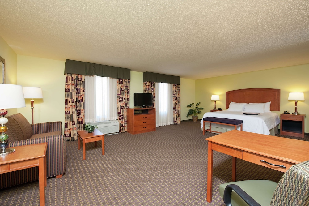 Hampton Inn Macomb 35/63