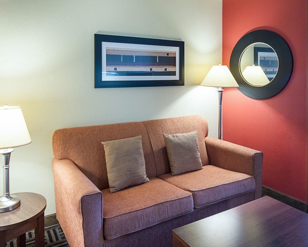 Comfort Suites Natchitoches, LA 25/48