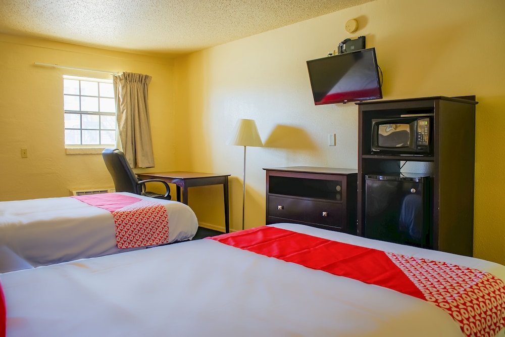 Room at OYO Hotel Duncan, OK - Hwy 81 Near Chisholm Casino, DUNCAN - OK