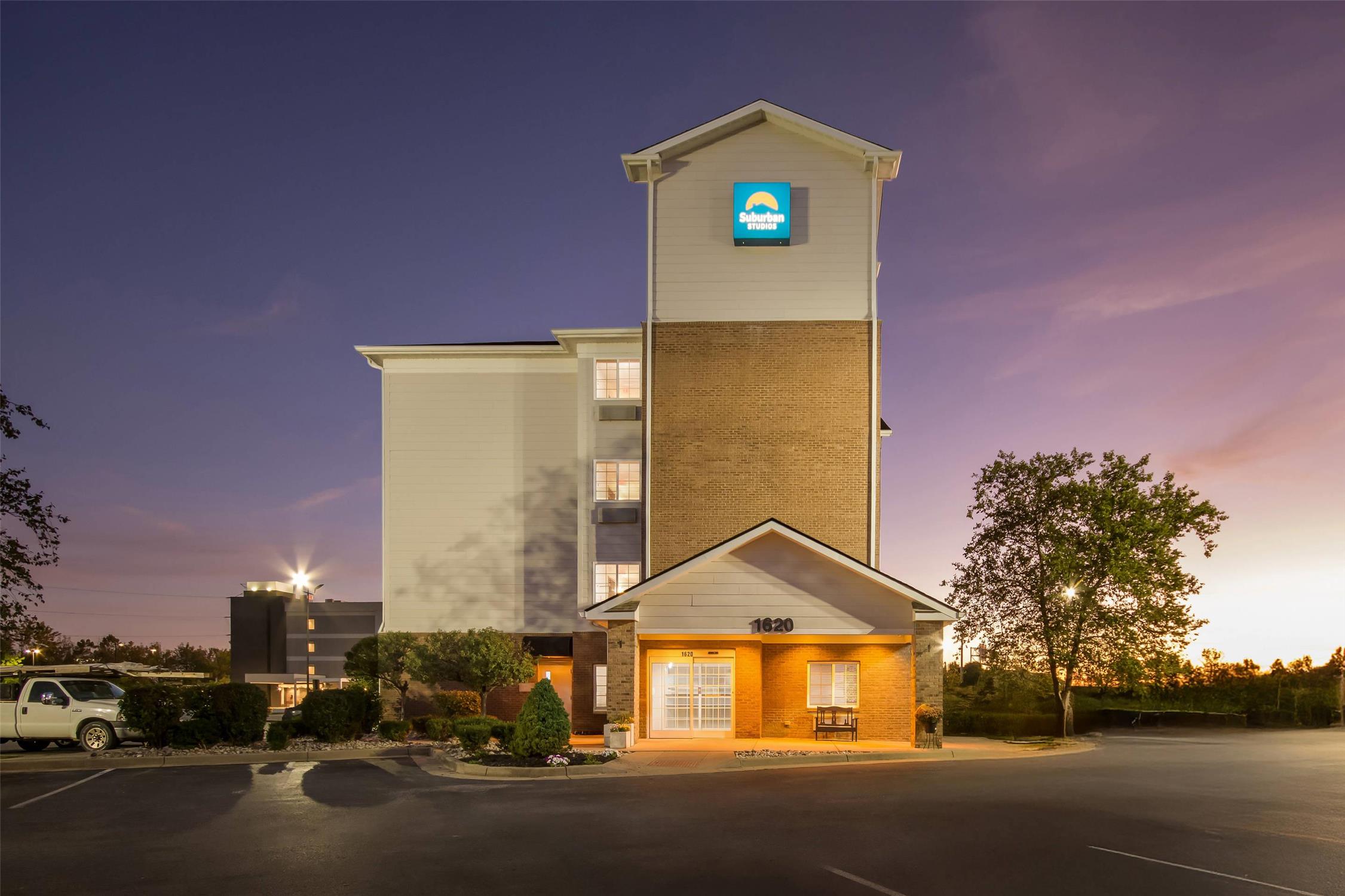 Birch Hill Suites Clarksville 2/35
