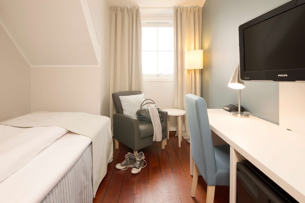 Home Hotel Grimstad 30/61