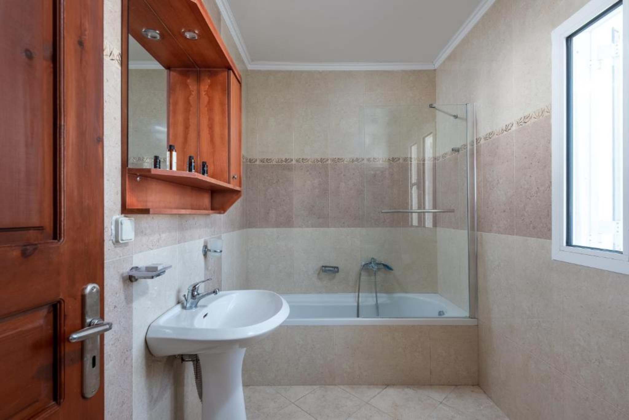 JUNIOR SUITE, POOL VIEW