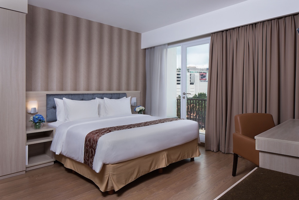 AYAKA SUITES 18/70