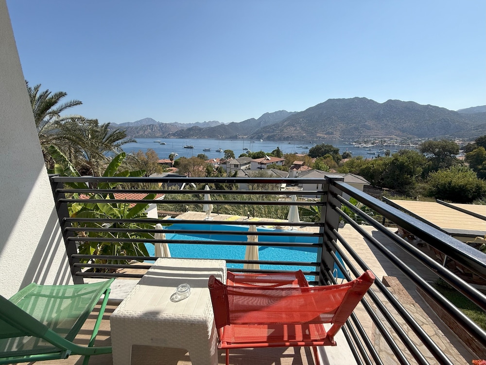 Gala Selimiye 22/50