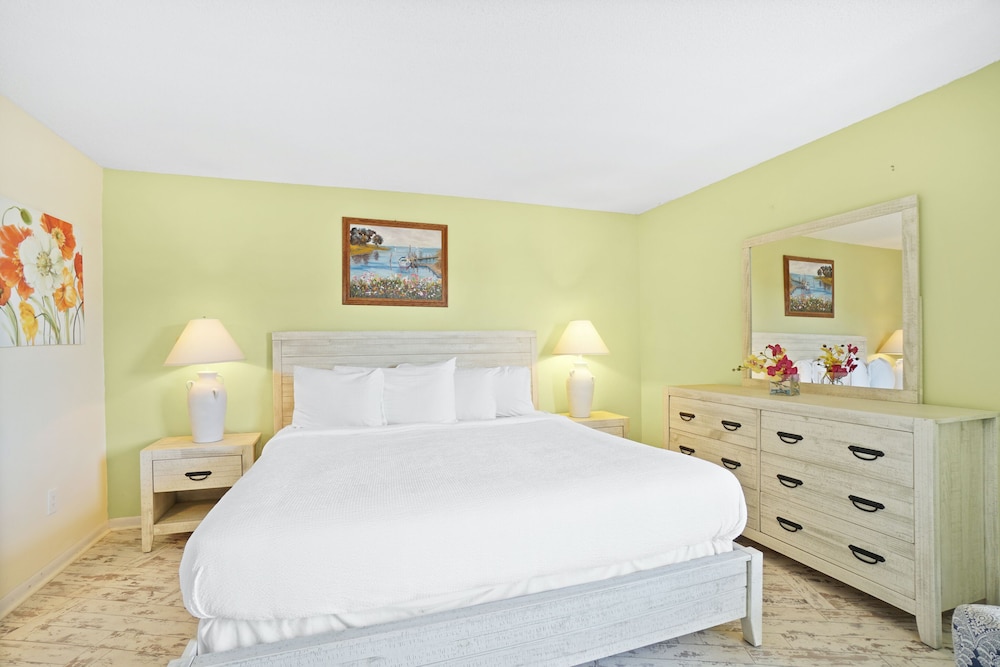 2 BEDROOMS, CONDO, OCEAN VIEW