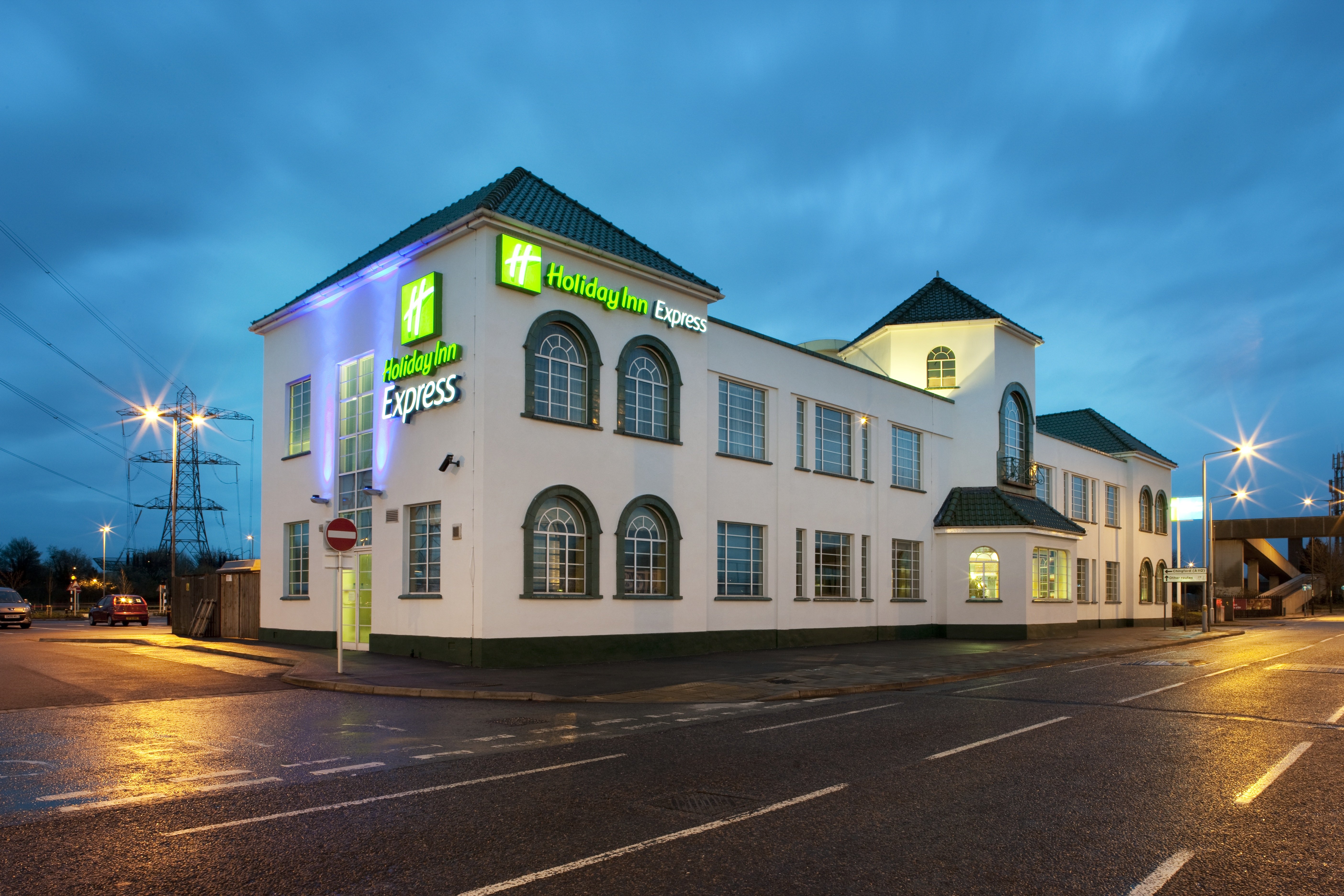 EXPRESS BY HOLIDAY INN CHINGFORD 4/26
