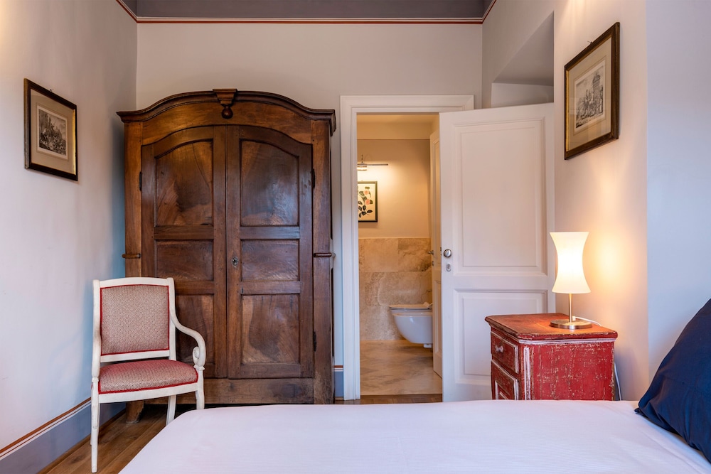 Genteel Home Piazza Pitti 10/43