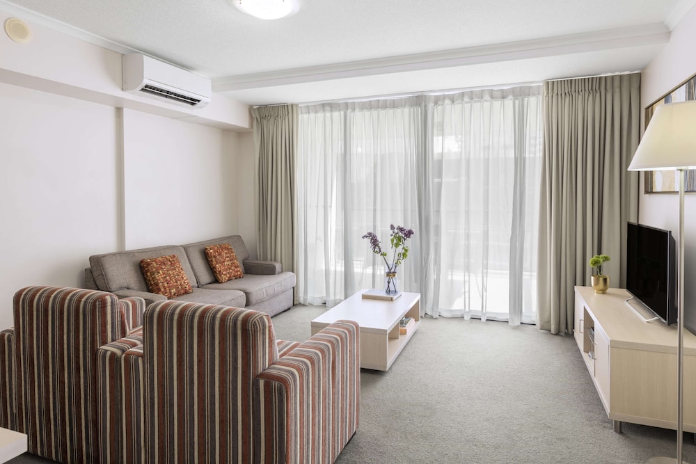 Oaks Brisbane River City Suites 40/72